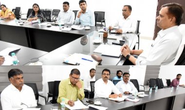 कमिश्नर श्री राठौर ने संभाग स्तर पर नगर पालिक निगमों की ली समीक्षा बैठक