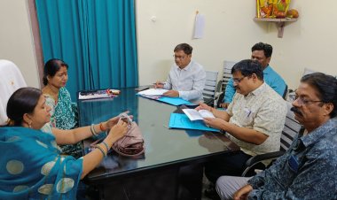 गर्मी में पानी की किल्लत ना हो इसे लेकर महापौर ने जलगृह प्रभारी के कक्ष में ली अधिकारियों की समीक्षा बैठक