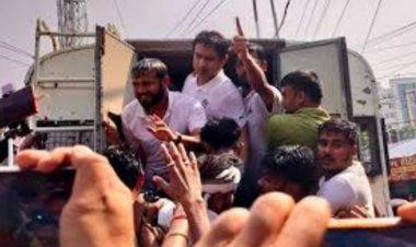 पटना में सियासी बवाल, हिरासत में लिए गए कन्हैया कुमार, पुलिस ने खूब भांजी लाठियां