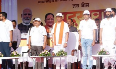 मुख्यमंत्री विष्णु देव साय युवाओं के साथ ‘जय भीम पदयात्रा’ में हुए शामिल