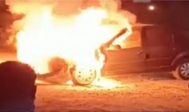 ओवर स्पीड कार पहले गड्ढे में गिरी, धू-धू कर जलने लगी, चालक भी जिंदा जला…