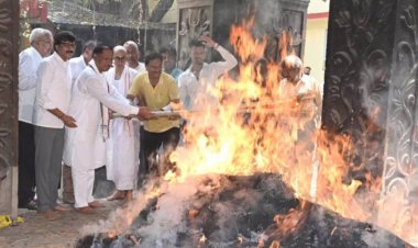 जम्मू कश्मीर के पहलगाम में मारे गए छत्तीसगढ़ के कारोबारी दिनेश मिरानिया को बेटे शौर्य ने दी मुखाग्नि