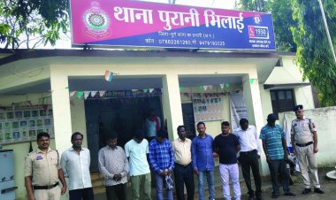 दुर्ग जिले के चार थाना पुलिस टीम ने की छापेमार कार्रवाई,जुआ खेलते 9 युवक गिरफ्तार, लाखों रुपए कैश सहित चार वाहन व 8 मोबाइल जब्त