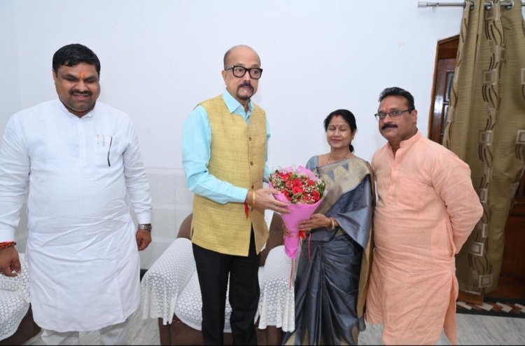 छत्तीसगढ़ के महामहिम राज्यपाल श्री रमेन डेका से विधायक,महापौर व सभापति ने भेंट कर नवरात्रि की शुभकामनाएं दी