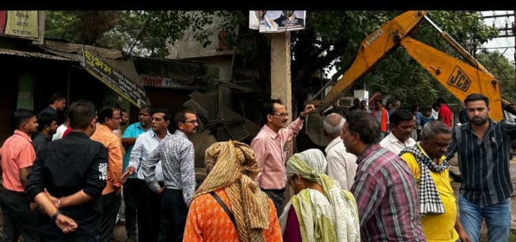संजय नगर तालाब के पास अवैध रूप से कार वॉशिंग सेंटर चला रहे दुकानदारों के नल कनेक्शन काटकर बंद कराया गया