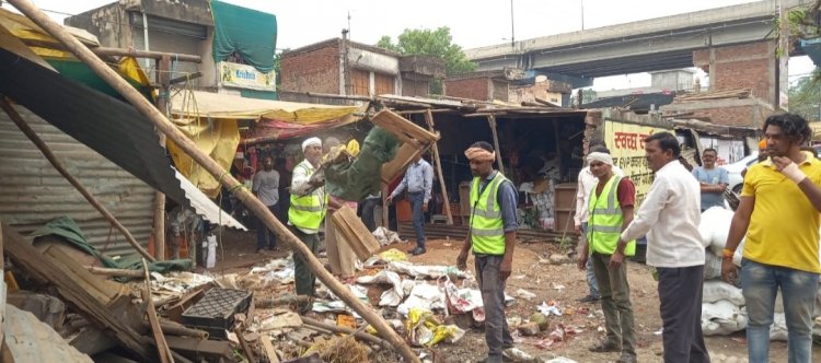 न्यायालय के आदेश पर नगर निगम भिलाई की बड़ी कार्रवाई 30 वर्ष पुराना सस्ता मार्केट से हटाए गए अवैध कब्जे
