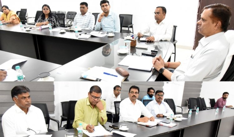 कमिश्नर श्री राठौर ने संभाग स्तर पर नगर पालिक निगमों की ली समीक्षा बैठक