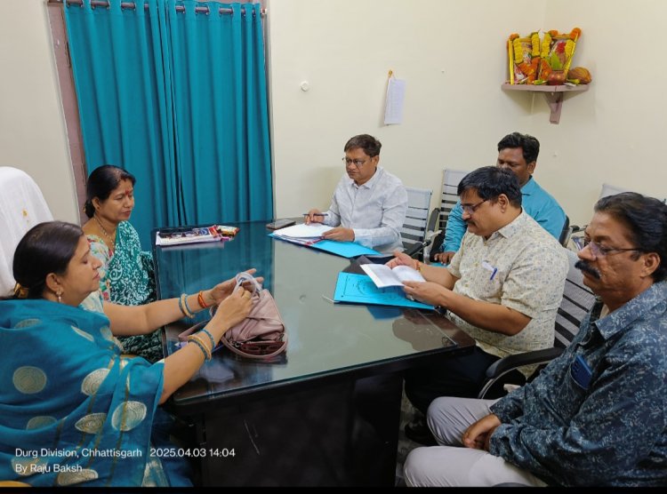 गर्मी में पानी की किल्लत ना हो इसे लेकर महापौर ने जलगृह प्रभारी के कक्ष में ली अधिकारियों की समीक्षा बैठक