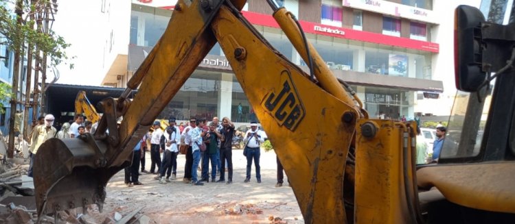 शिवनाथ ऑटोमोबाइल महिंद्रा मोटर्स द्वारा किए गए अतिक्रमण को हटाया गया