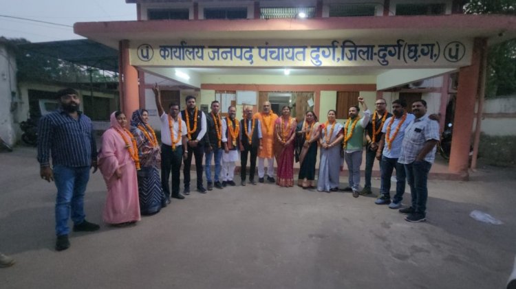 दुर्ग जनपद पंचायत में स्थायी समिति के सभी नवनिर्वाचित सभापति को दुर्ग ग्रामीण विधायक ललित चंद्राकर व जिला अध्यक्ष सुरेन्द्र कौशिक ने हार्दिक शुभकामनाएं दी
