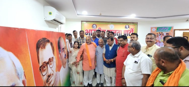 दुर्ग भाजपा स्थापना दिवस पर ऐतिहासिक प्रदर्शनी प्रदर्शनी का आयोजन,दुर्ग सांसद व विधायक ने किया उद्घाटन