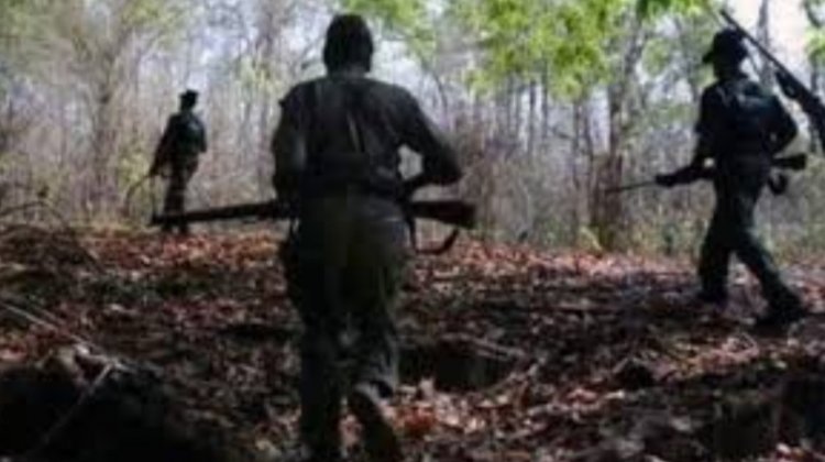 सुकमा-बीजापुर सीमा पर नक्सल मुठभेड़ जारी, जवानों ने 2 माओवादियों को किया ढेर, महिला नक्सली का शव बरामद…