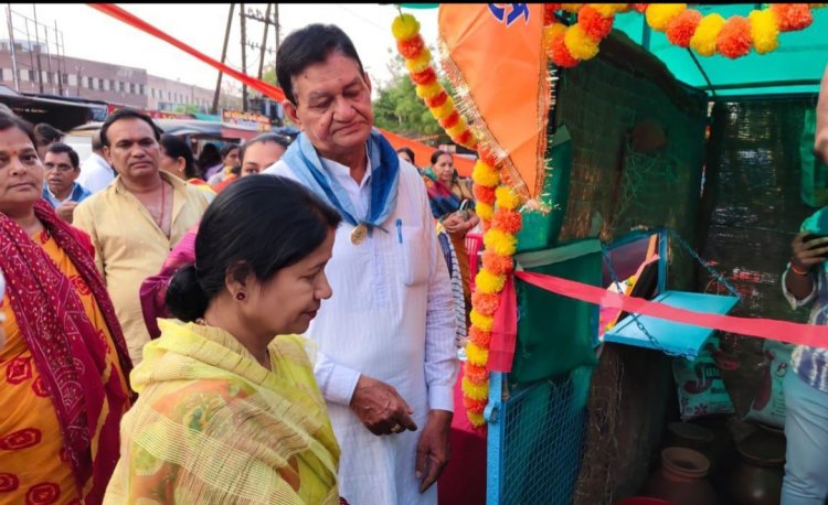 महापौर श्रीमती अलका बाघमार ने बस स्टैंड में प्याऊ घर का किया शुभांरभ