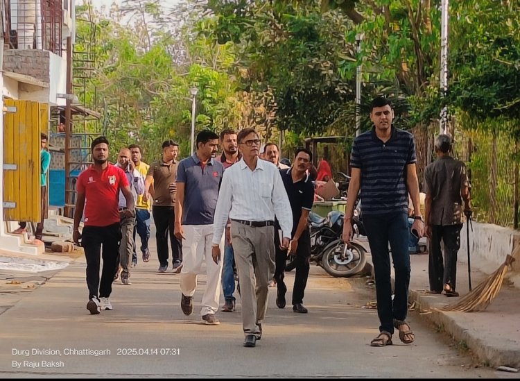 आयुक्त ने नागरिकों से अपील की कि वे अपने घरों और आसपास के क्षेत्रों को साफ-सुथरा रखें और कचरा निर्धारित स्थानों पर ही डालें