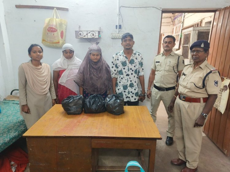 भिलाई के खुर्सीपार थाना पुलिस ने गांजा बेचने के आरोप में दो महिलाएं और एक युवक को किया गिरफ्तार