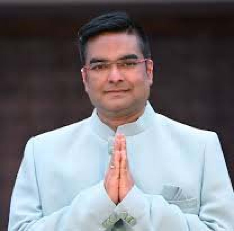 वैशाली नगर विधायक रिकेस सेन की पहल पर अब लोगों को मात्र एक रुपए के किराया में हेलमेट मिलेगा