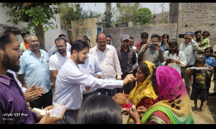 कलेक्टर तथा जिला पंचायत सीईओ ने ग्राम चुनकट्टा के आवासों का सर्वे कर हितग्राहियों को दी शुभकामनाएं