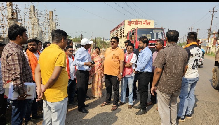 महाराजा चौक से पुलगांव तक सड़क चौड़ीकरण, विधायक गजेन्द्र यादव ने इंजिनियर की टीम के साथ स्थल निरिक्षण,आवागमन को बेहतर बनाने दो ओवरब्रिज बनेगा