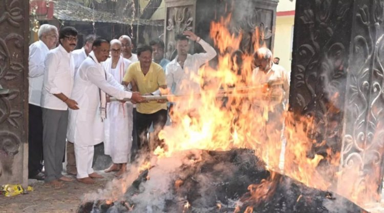 जम्मू कश्मीर के पहलगाम में मारे गए छत्तीसगढ़ के कारोबारी दिनेश मिरानिया को बेटे शौर्य ने दी मुखाग्नि
