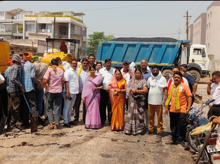 शिवनाथ नदी मुक्ति धाम मार्ग चौड़ीकरण कार्य का,महापौर ने किया डामरीकरण कार्य का भूमिपूजन
