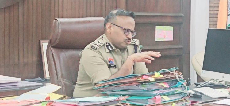 पुलिस महानिरीक्षक दुर्ग रेंज ने ली रेंज के पुलिस अधीक्षकों की बैठक,अपराध नियंत्रण, नागरिकों की सुनवाई और तकनीकी संसाधनों के प्रभावी उपयोग तथा बेसिक पुलिसिंग को सुधारने पर दिया जोर