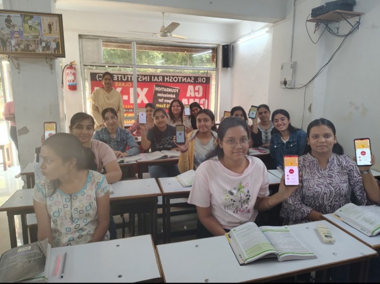 रक्षा टीम व्दारा डॉ. संतोष राय इंस्टीट्यूट सेक्टर-10, भिलाई में दी गयी अभिव्यक्ति एप की जानकारी