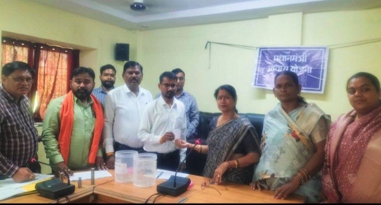 पीएम आवास पाकर खिल उठे चेहरे, 18 हितग्राहियों को लाटरी से किया आवंटन
