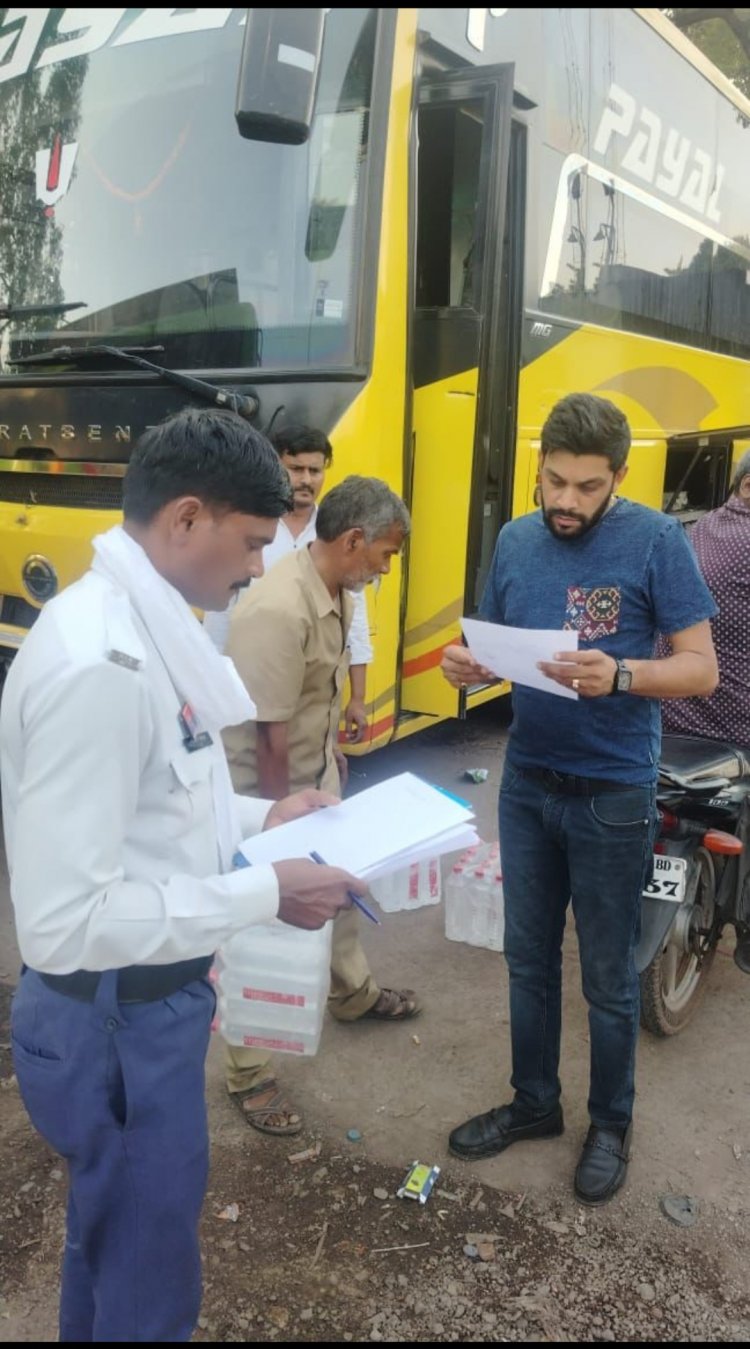 पायल बस संचालक द्वारा सड़क में बाधा उत्पन्न कर बसों की साफ /सफाई की जाने पर की गयी कार्यवाही