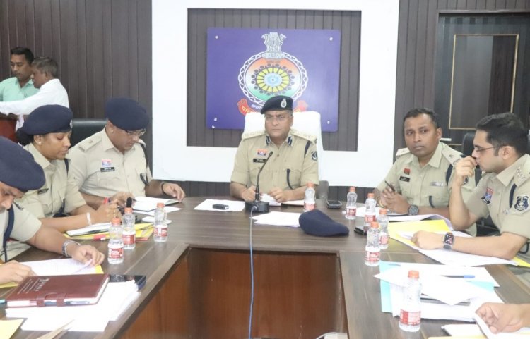 वरिष्ठ पुलिस अधीक्षक ने ली क्राईम मीटिंग,जिले के थाना/चौकी प्रभारियों को दिए प्रकरणों के समय पर निराकरण के निर्देश
