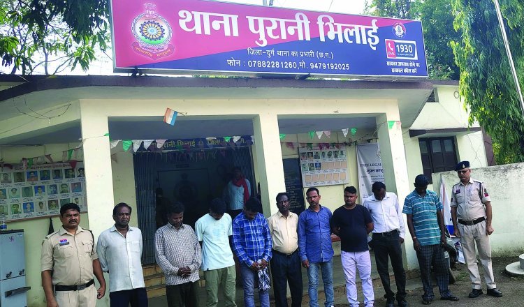दुर्ग जिले के चार थाना पुलिस टीम ने की छापेमार कार्रवाई,जुआ खेलते 9 युवक गिरफ्तार, लाखों रुपए कैश सहित चार वाहन व 8 मोबाइल जब्त