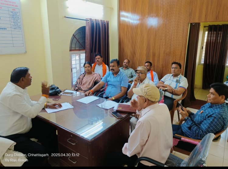 लोक कर्म प्रभारी ने ली समिति के सदस्यों व अधिकारियों के साथ निगम में विकास कार्यों को लेकर बैठक