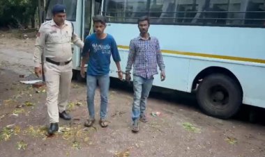 घर में डीजल डालकर आग लगाने का किया गया प्रयास,चाकु लहराकर लोगों को किया गया आतंकित,पुलिस की त्वरीत कार्यवाही में दो आरोपी व आठ अपचारी बालकों को  किया गया गिरफ्तार