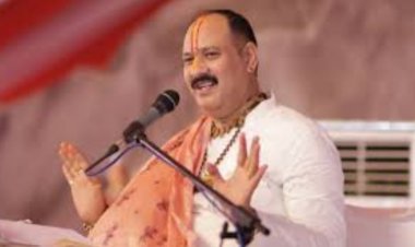 लड़कियों की नाभि पर बयान देकर फंसते नजर आ रहे है कथा वाचक प्रदीप मिश्रा