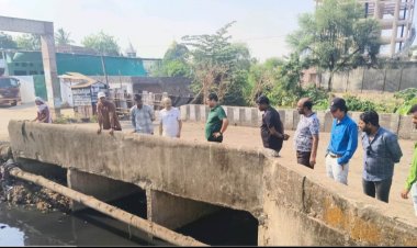 खुर्सीपार में चल रहे सिवरेज लाईन संधारण का औचक निरीक्षण करने पहुंचे आयुक्त