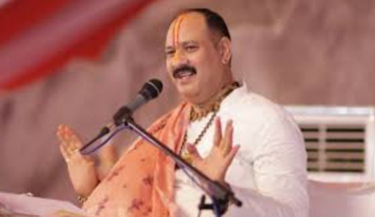 लड़कियों की नाभि पर बयान देकर फंसते नजर आ रहे है कथा वाचक प्रदीप मिश्रा