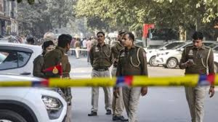 दिल्ली की सड़कों पर उगाही कर रहे बांग्लादेशी बहुरूपिए ट्रांसजेंडर, सर्जरी करा छिपा रहे पहचान; पुलिस का बड़ा खुलासा