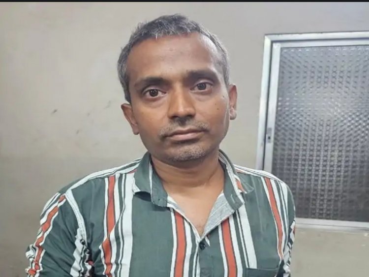 भिलाई के चौहान ग्रीन वैली कॉलोनी में पुलिस का छापा, रेलवे कर्मचारी के फ्लैट में मिला यूज कंडोम, 100 से ज्यादा मोबाइल ,आरोपी से पूछताछ जारी