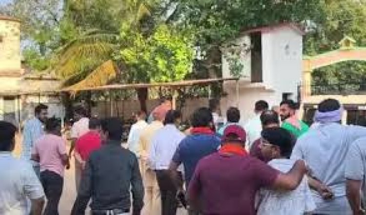 छत्तीसगढ़: शहर के बीच चौक में मुस्लिम युवक की पिटाई, दुष्कर्म से गर्भवती हुई हिंदू युवती, चप्पलों का माला पहनाकर घुमाया