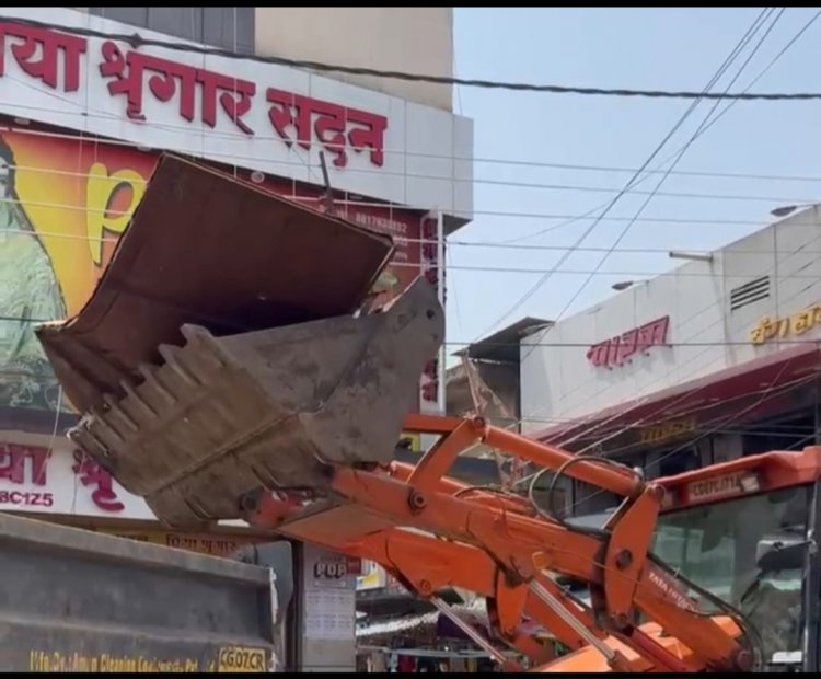 नगर निगम का अतिक्रमण पर एक्शन, दुकानदारों में मचा हड़कंप,इंदिरा मार्केट मान होटल से हटरी बाजार व फूल चौक में नगर निगम ने अतिक्रमण पर की कार्रवाई