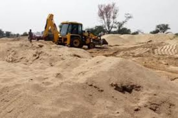 रेत घाट में लोडेड पिस्टल देख रहा था युवक, अचानक चल गई गोली, गंभीर हालत में अस्पताल में कराया गया भर्ती