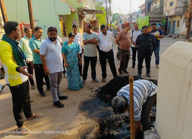महापौर के मॉर्निटिंग के दौरान नालियों में चलाया महा सफाई -अभियान