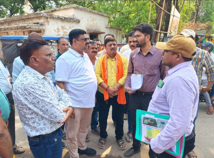 सिविल लाईन में आवासीय और व्यावसायिक काम्प्लेक्स, विधायक गजेन्द्र यादव ने इंजिनियरो की टीम के साथ किया निरिक्षण,क्षेत्र की बदलेगी तस्वीर, नये बनेंगे शासकीय कर्मचारियों के आवास, उद्यान निर्माण और सड़क होगी चौड़ी