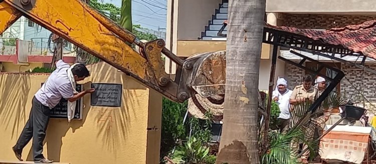 निर्माणाधीन वैशाली नगर थाने के बगल ग्राउंड से 7 अवैध कब्जाधारियों को हटाया गया