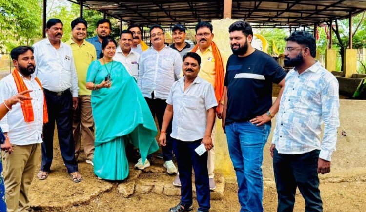 शहर से सड़क किनारे अतिक्रमण हटाने के बाद,महापौर निकली, व्यवस्थापन के लिए विभिन्न क्षेत्रों का निरीक्षण करने, गुमटी लगावाने बना रहे है योजना