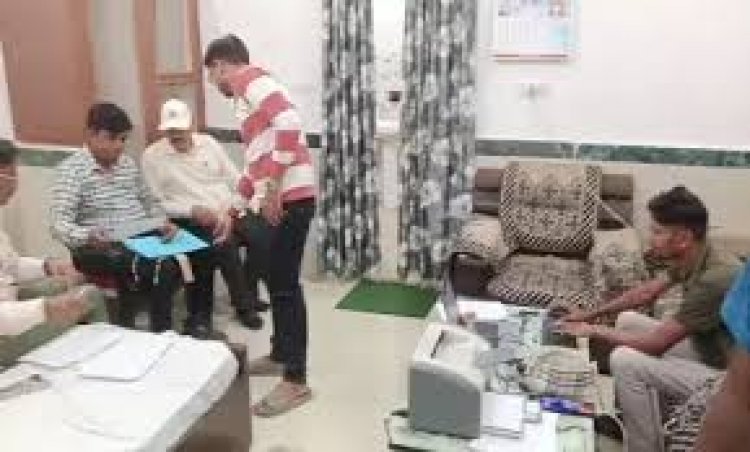 एसीबी की बड़ी कार्रवाई: रिश्वत लेते हुए रंगे हाथ पकड़ाया बिजली विभाग का अधिकारी, मांगे थे 50 हजार रुपये