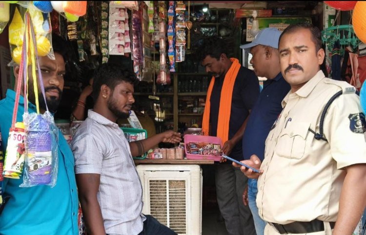 स्कूल,कालेजों के 100 मीटर के दायरे के दुकानों में छापेमारी की कार्यवाही,तंबाखू,सिगरेट,बीड़ी बरामद, भरना पड़ा जुर्माना