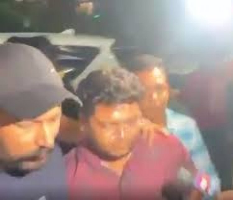किशोर पैकरा हत्याकांड: आरोपी वकील दंपत्ति को रायपुर क्राइम ब्रांच लाया गया