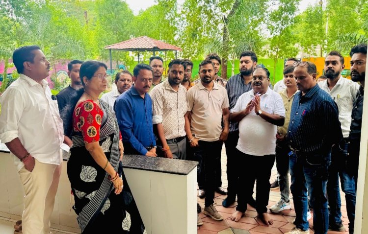 सहायक राजस्व अधिकारी से कक्ष में अभद्रता करने वाले युवक अंकुश जैन ने सार्वजनिक रूप से मांगी माफी