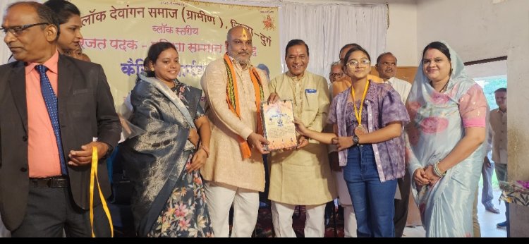 ब्लॉक स्तरीय रजत पदक प्रतिभा सम्मान समारोह एवं कैरियर मार्गदर्शन कार्यक्रम में सम्मिलित हुए दुर्ग ग्रामीण विधायक ललित चंद्राकर