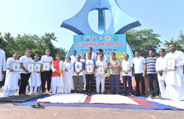 स्वस्थ एवं सशक्त भारत के निर्माण में योग की भूमिका अग्रणी है - उमेश चितलांगिया
